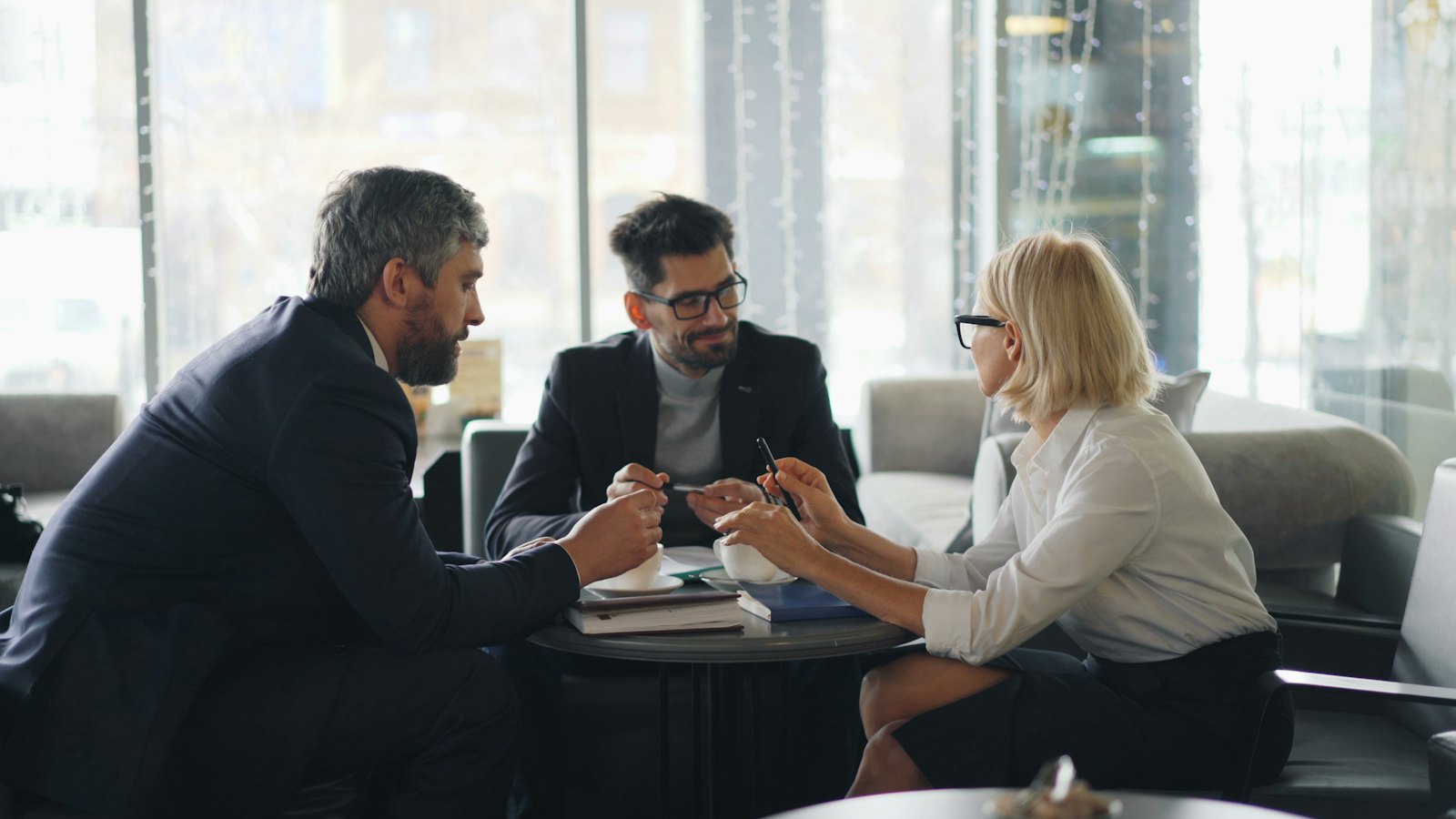 Rendez-vous avec un conseiller en gestion de patrimoine pour choisir un contrat d'assurance-vie